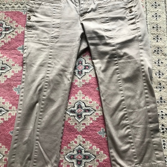 Uniqlo Pants - Uniqlo khaki capri pants, 67cm waist